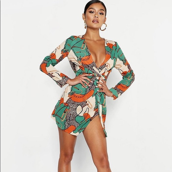 Boohoo Dresses & Skirts - Boohoo satin chain print twist shift dress